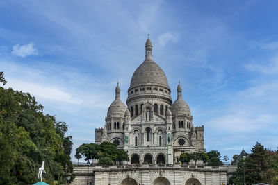 The basilica of montmartre in paris 