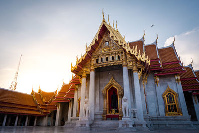 Wat benchamabophit or marble temple in bangkok, thailand. thai temple at morning time.