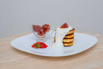 Dessert in plate on table