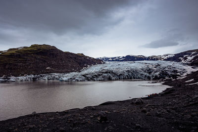 The lagoon of the sólheimajökull glacier with a menacing sky