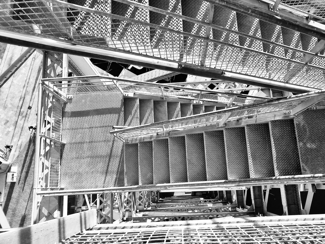 steps and staircases, steps, staircase, railing, architecture, built structure, the way forward, stairs, building exterior, low angle view, high angle view, pattern, footbridge, diminishing perspective, metal, connection, day, outdoors, no people, brick wall