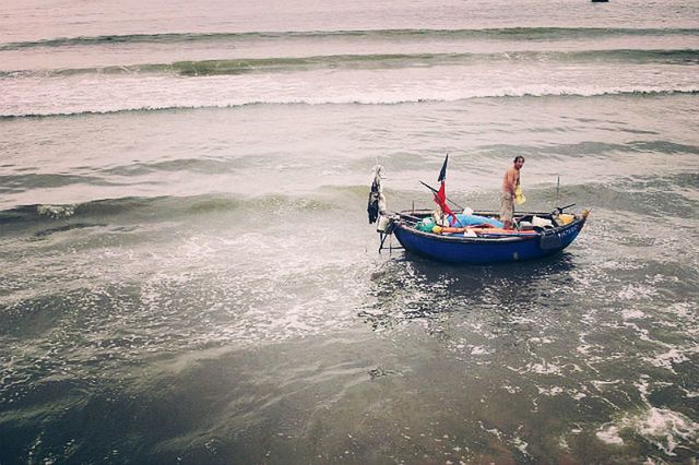 water, nautical vessel, transportation, sea, boat, mode of transport, leisure activity, men, lifestyles, waterfront, beach, travel, horizon over water, nature, vacations, wave, rippled, beauty in nature