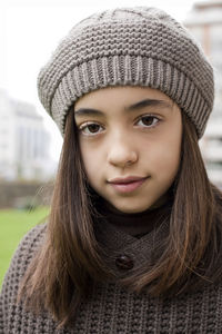 Portrait of smiling young woman in hat