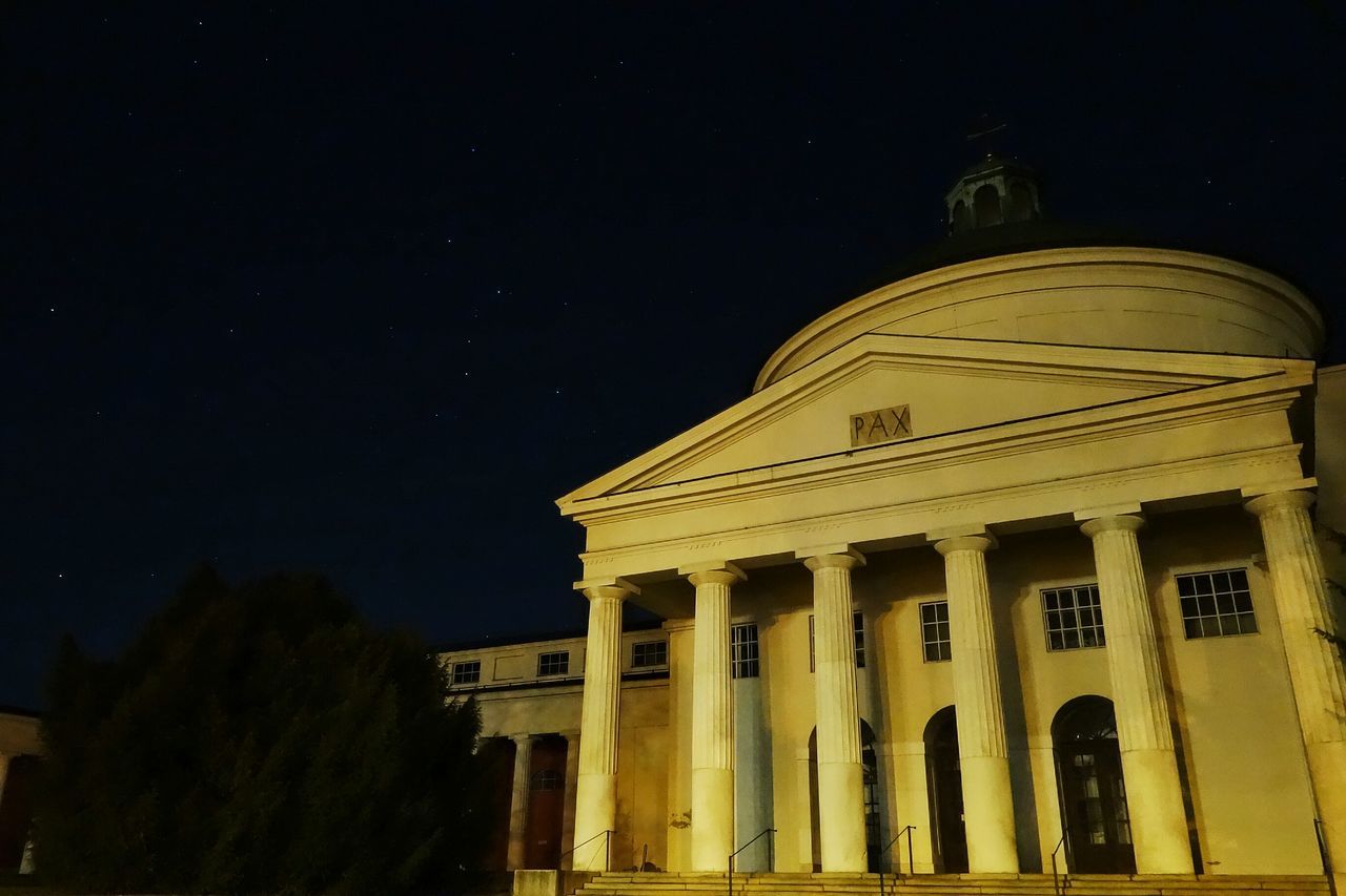 architecture, built structure, building exterior, low angle view, night, place of worship, clear sky, religion, history, sky, famous place, facade, arch, spirituality, travel destinations, copy space, illuminated, church, dome, outdoors