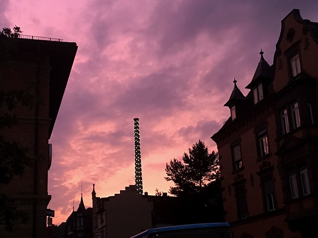 LOW ANGLE VIEW OF SILHOUETTE BUILDINGS AGAINST SKY AT SUNSET