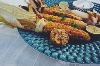 Close-up of sweetcorns in plate on table
