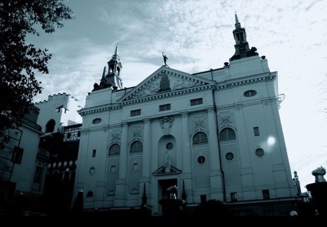 architecture, building exterior, built structure, low angle view, place of worship, church, religion, sky, spirituality, travel destinations, famous place, cathedral, facade, city, tower, dome, travel, tourism