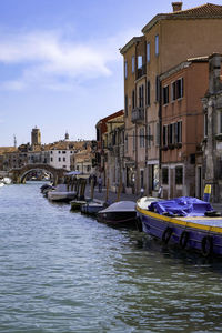 Grand canal with traditional venetian colorful houses and palaces - quiet morning in venice 