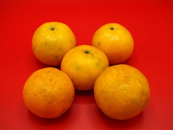 Close-up of apples on table