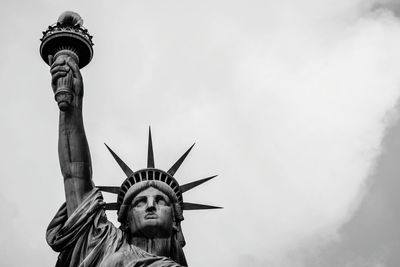 Statue of liberty against sky