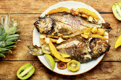 Fried fish in fruit.