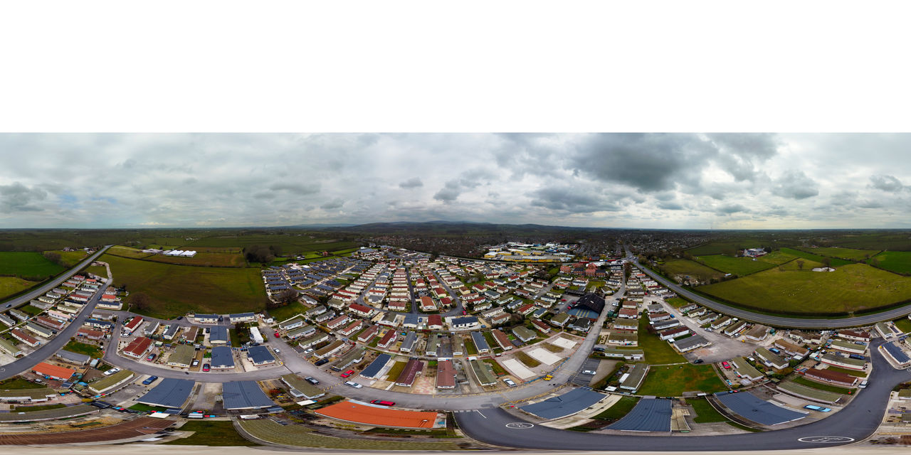 HIGH ANGLE VIEW OF BUILDINGS IN CITY AGAINST SKY