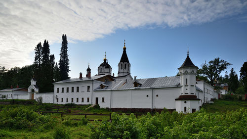 View of temple building against sky