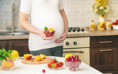 Midsection of woman preparing food on table