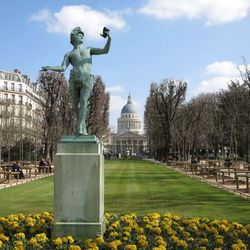 Statue of woman in park
