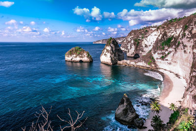 Scenic view of diamond beach in nusa penida bali, indonesia