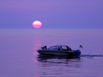 Boat coming into shore lake erie 