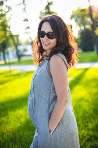 Portrait of smiling young woman wearing sunglasses