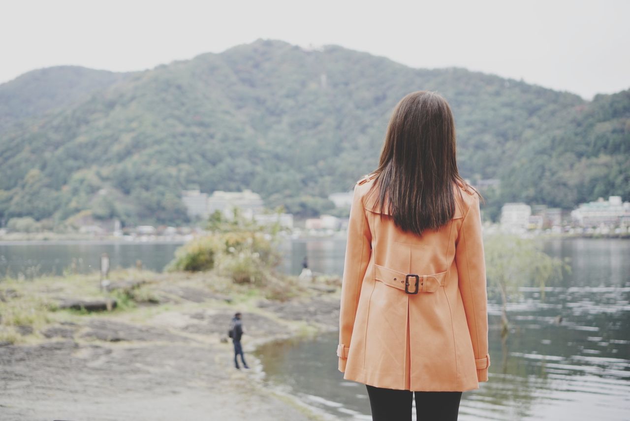 rear view, three quarter length, real people, lifestyles, leisure activity, water, hot pants, young adult, one person, nature, standing, mountain, day, beach, young women, outdoors, beauty in nature