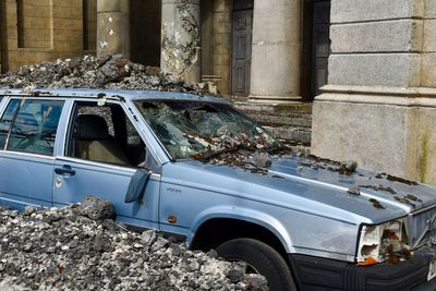 Abandoned car in city