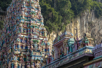 Pigeons on kallumalai arulmigu subramaniyar temple, a hindu temple in ipoh city, malaysia.