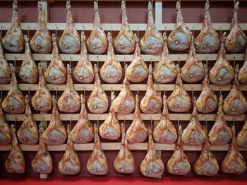 A wall of hams lined up ... the great wall