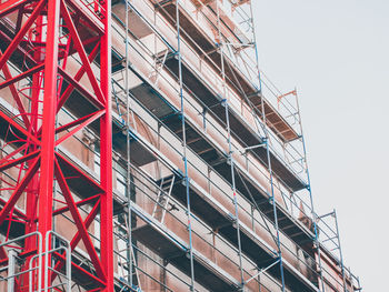 Crane next to building under construction 