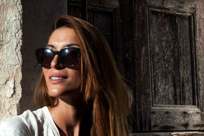 Portrait of smiling woman wearing sunglasses