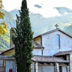 Houses against mountain range