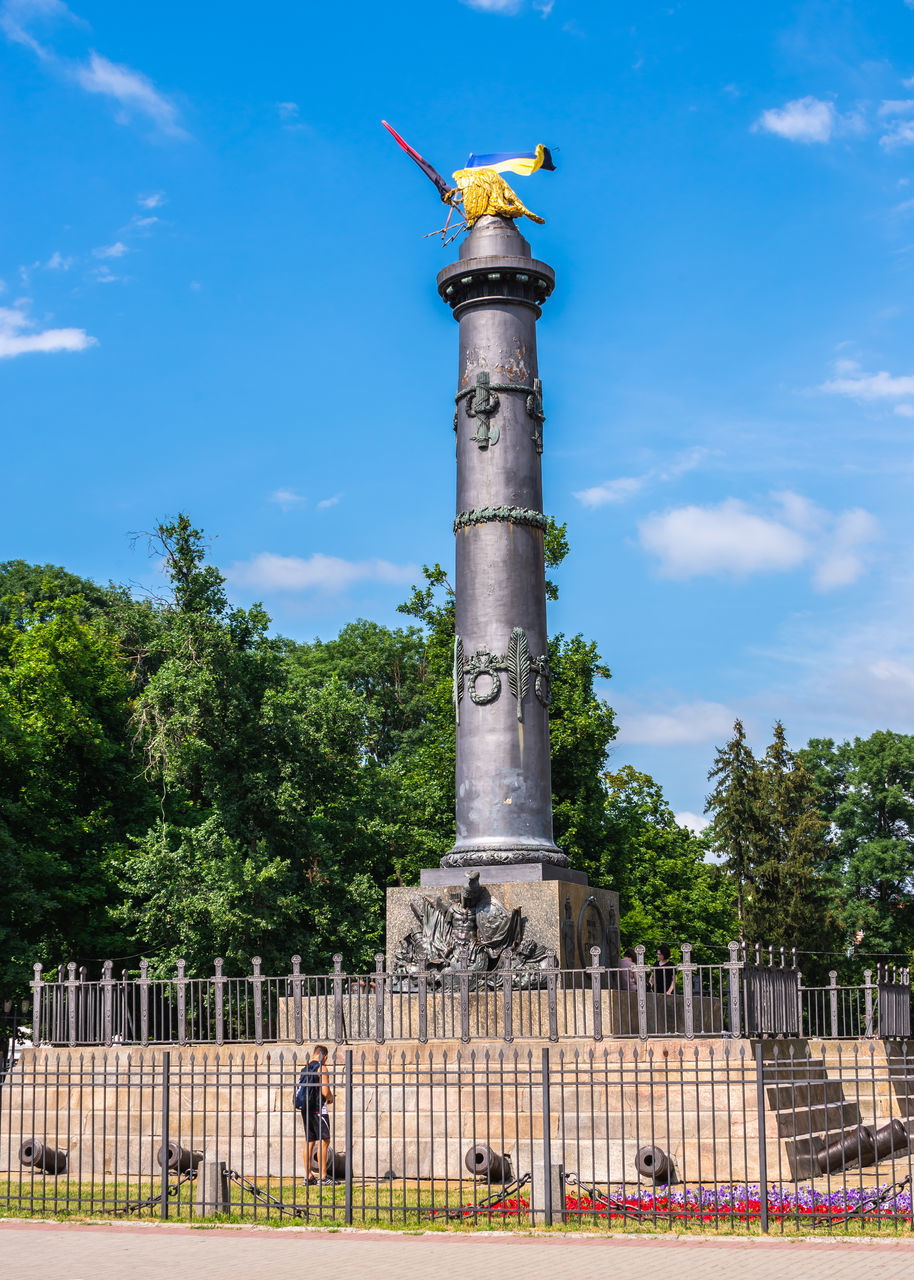 STATUE IN FRONT OF BUILDING