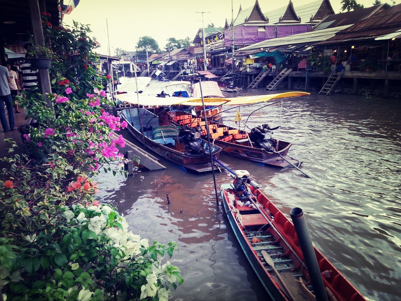 built structure, transportation, water, architecture, nautical vessel, mode of transport, building exterior, bridge - man made structure, high angle view, boat, canal, river, travel, incidental people, large group of people, travel destinations, city, connection, moored