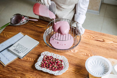 Valentines day marketing ideas for small businesses. confectioner chef make heart shape pink mirror