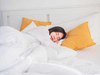 Young woman lying on bed