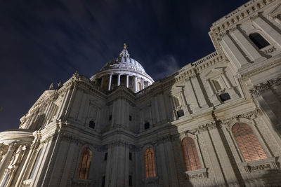 Low angle view of a st pauls cathedral 