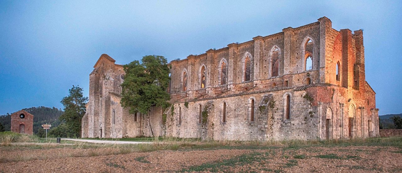 LOW ANGLE VIEW OF OLD RUIN BUILDING