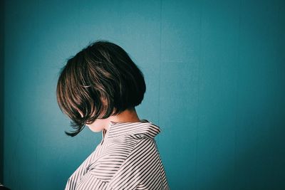 Side view of woman against wall