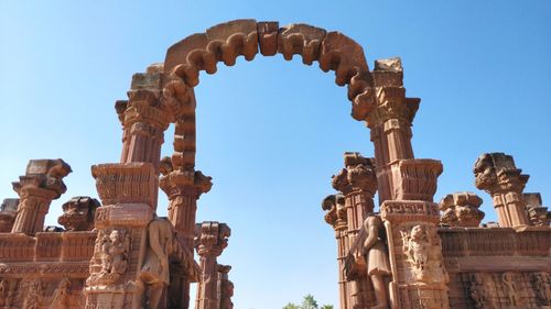 Low angle view of historical building against sky at bhuj chhatardi 