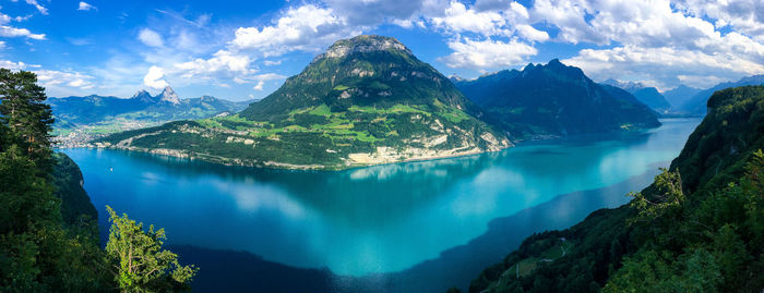 Panoramic view of lake and mountains against sky