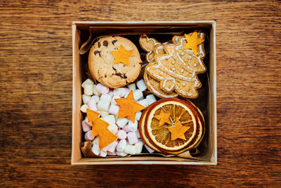 Christmas homemade sweet hampers. christmas sweet gift box. festive treats gift hamper idea for