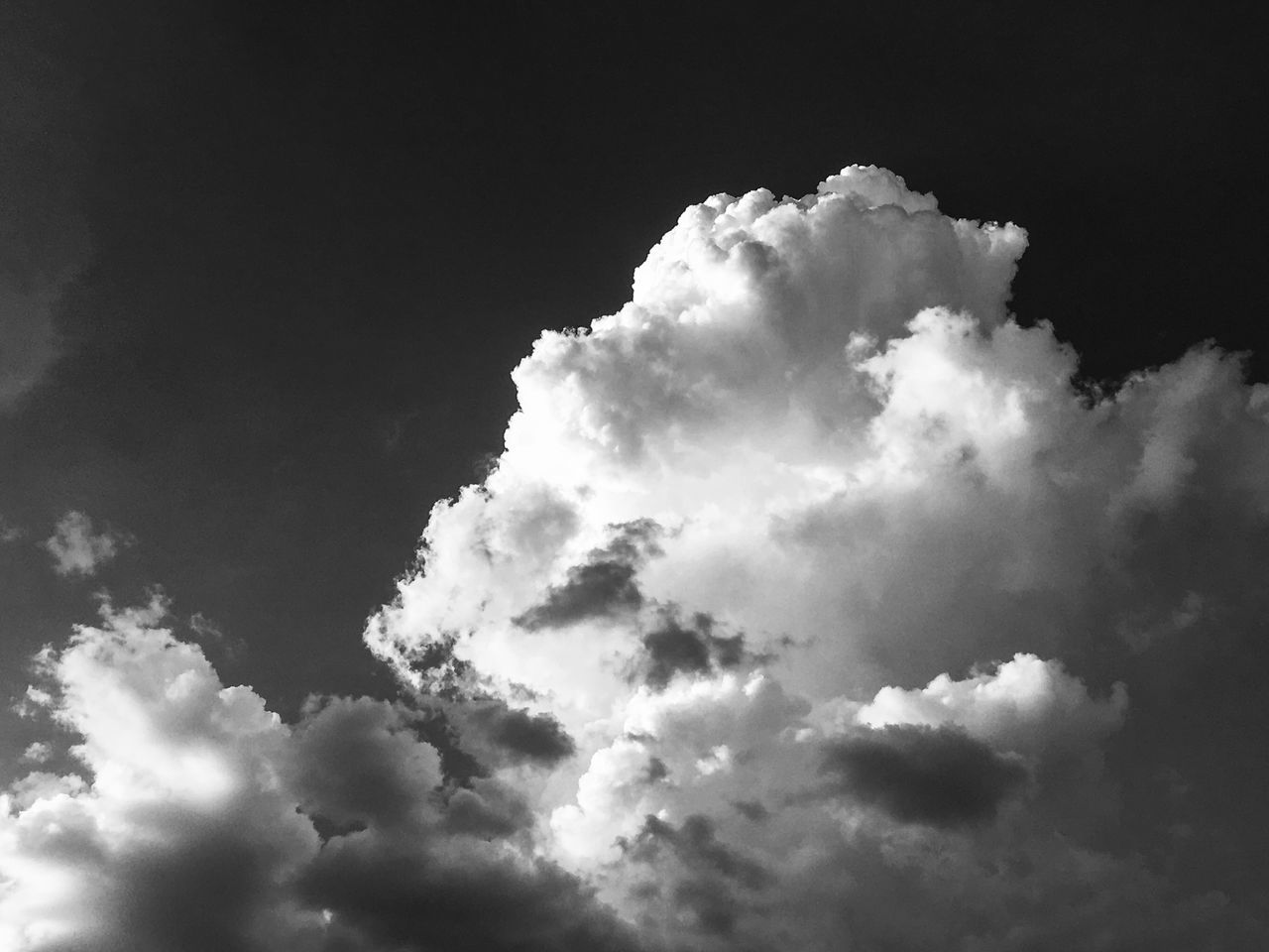 LOW ANGLE VIEW OF CLOUDSCAPE