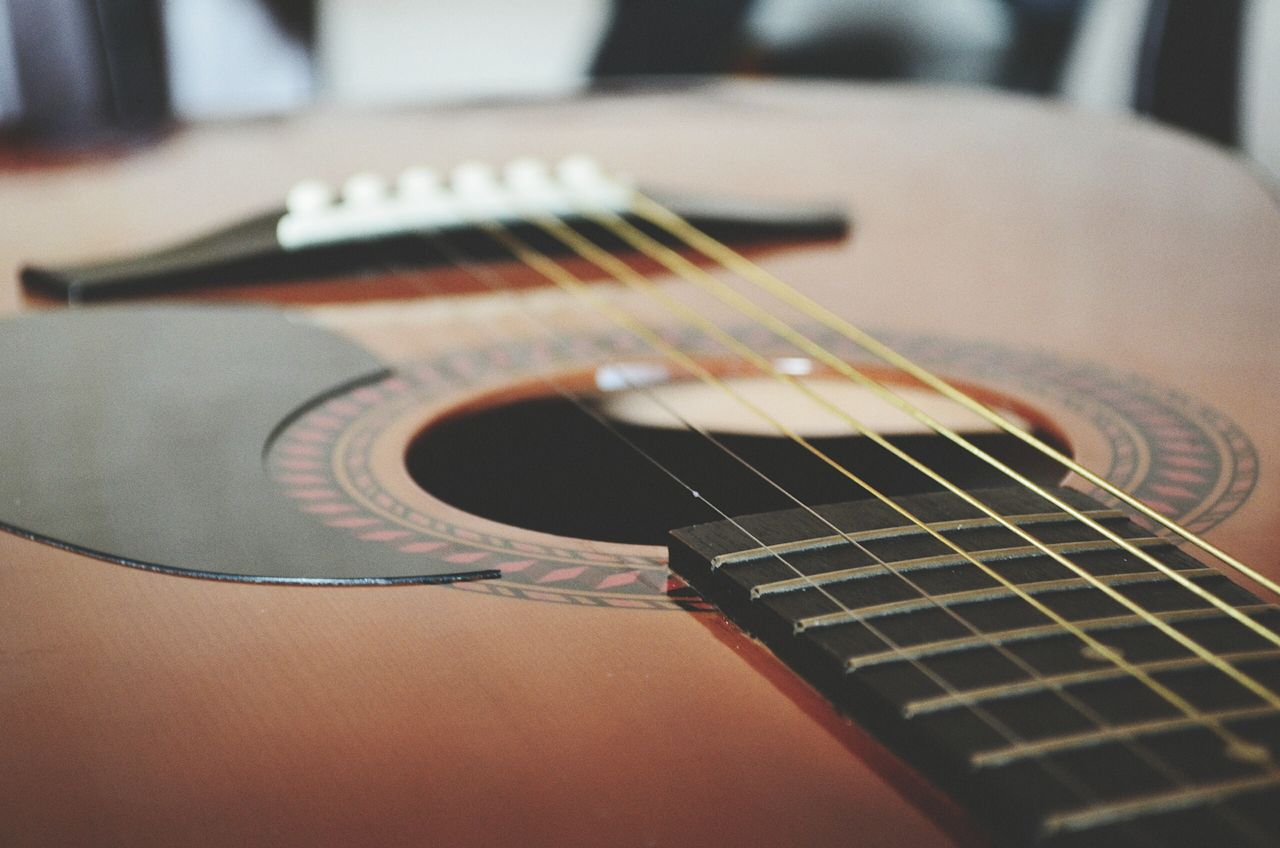 indoors, music, musical instrument, arts culture and entertainment, musical equipment, close-up, guitar, musical instrument string, selective focus, still life, focus on foreground, hobbies, acoustic guitar, technology, table, part of, communication, piano, high angle view, piano key