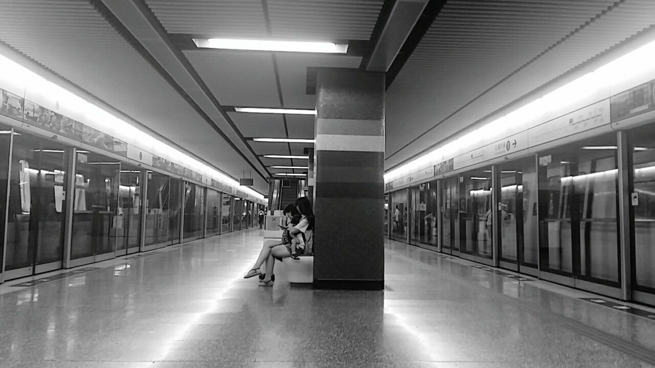 transportation, illuminated, real people, public transportation, indoors, railroad station, travel, railroad station platform, men, rail transportation, train - vehicle, women, full length, lifestyles, large group of people, architecture, day, adult, people