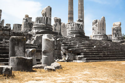 Old ruins of building against sky