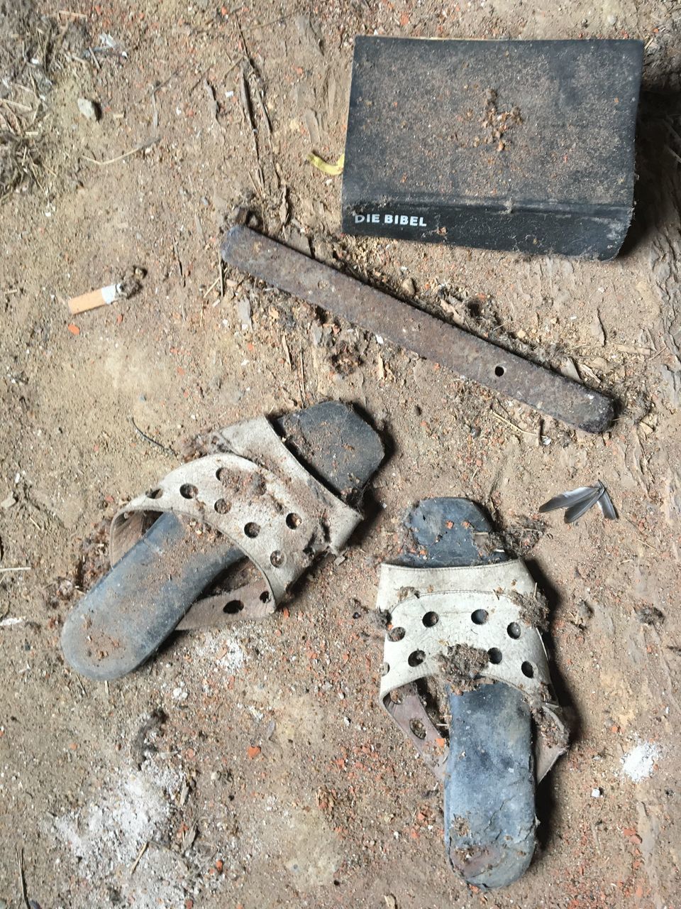 HIGH ANGLE VIEW OF OLD SHOES ON WOOD