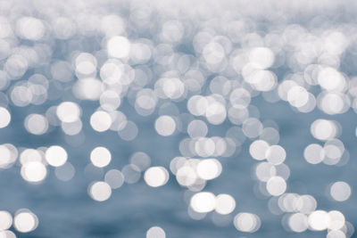 Defocused image of illuminated lights in sea