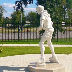 statue