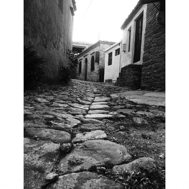 architecture, built structure, building exterior, transfer print, the way forward, auto post production filter, house, narrow, diminishing perspective, clear sky, wall - building feature, residential structure, cobblestone, building, stone wall, alley, residential building, day, old, outdoors