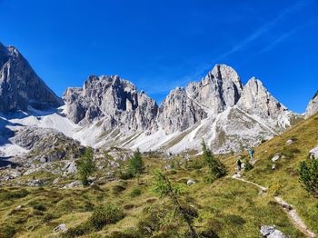 Path in the dolomites with the peaks of the croda rossa di sesto in the background