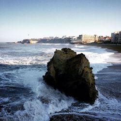 Waves splashing on rocks