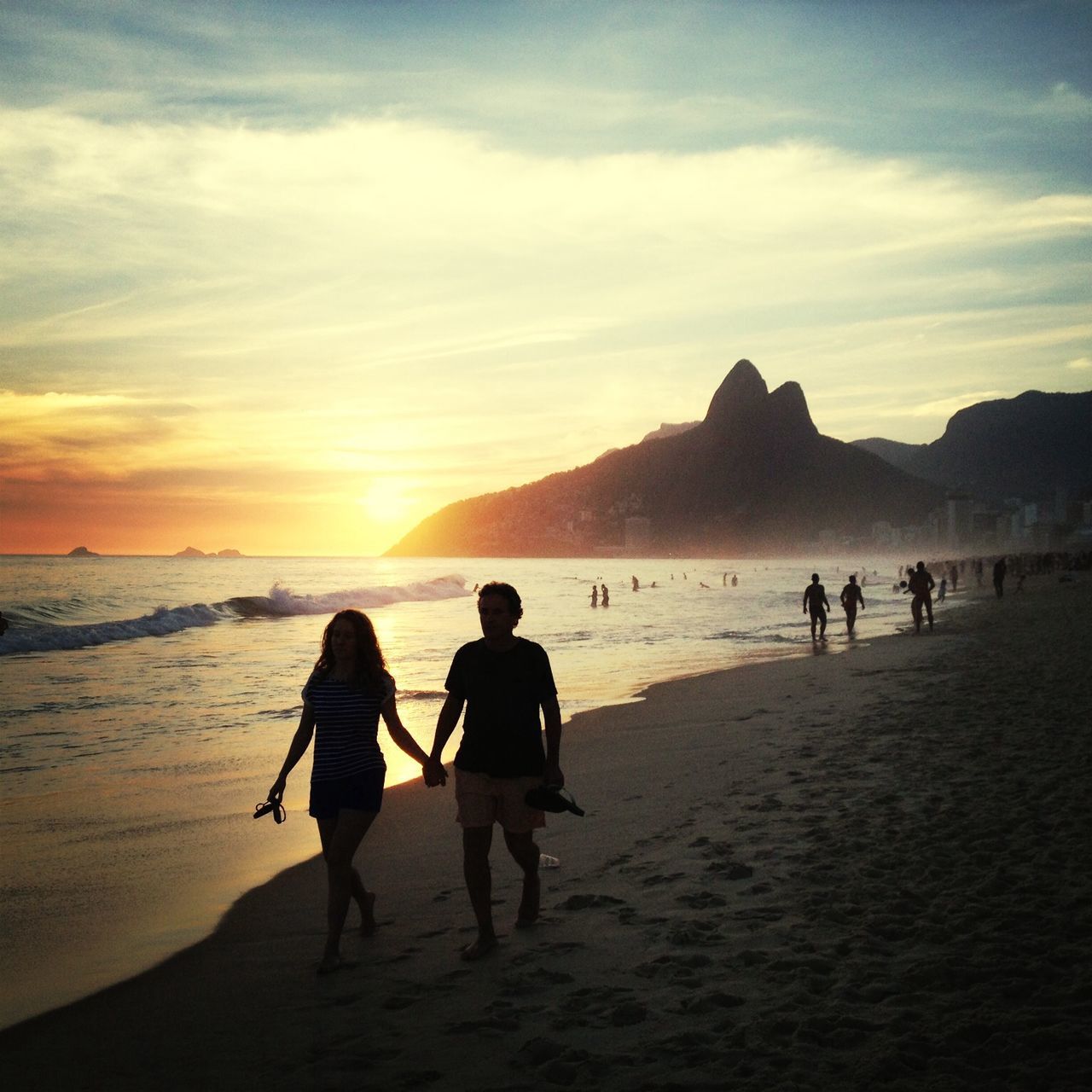 beach, sea, water, large group of people, sunset, sand, vacations, shore, sky, leisure activity, scenics, lifestyles, beauty in nature, person, tourist, horizon over water, tranquil scene, sun, men